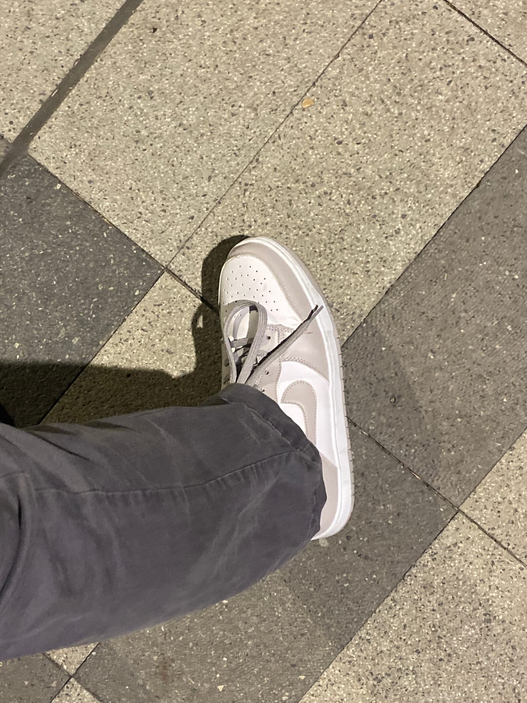 Customer photo review of Tenis Dunk Low Blanco Gris