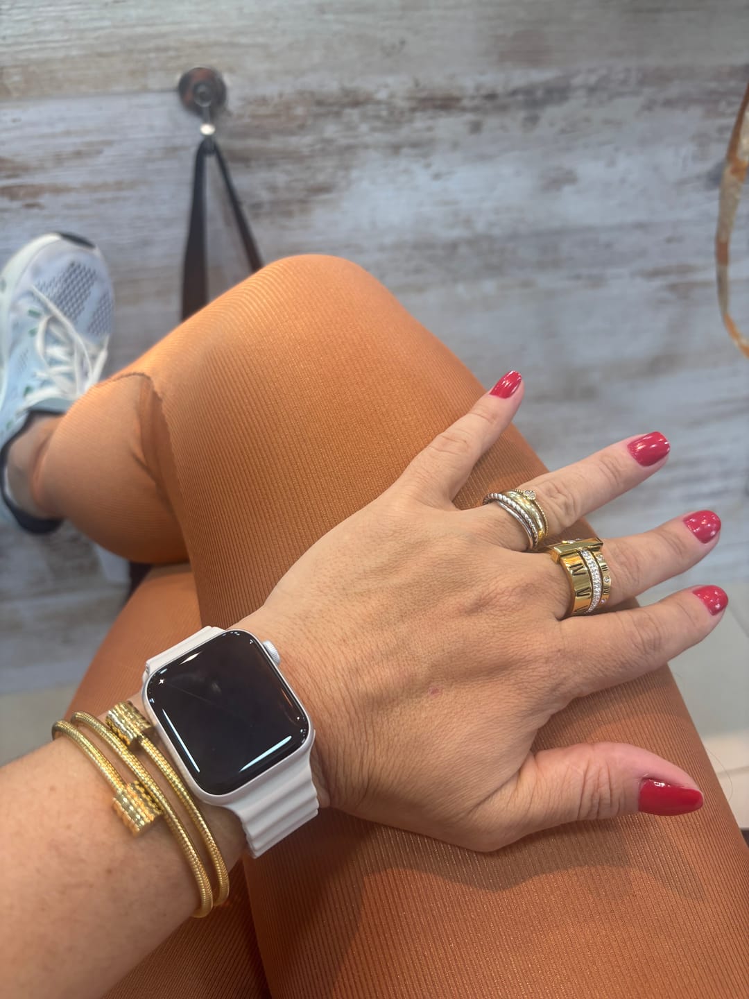 Customer photo review of Bracelete Espiral Tríplice Banhada em Ouro 18K