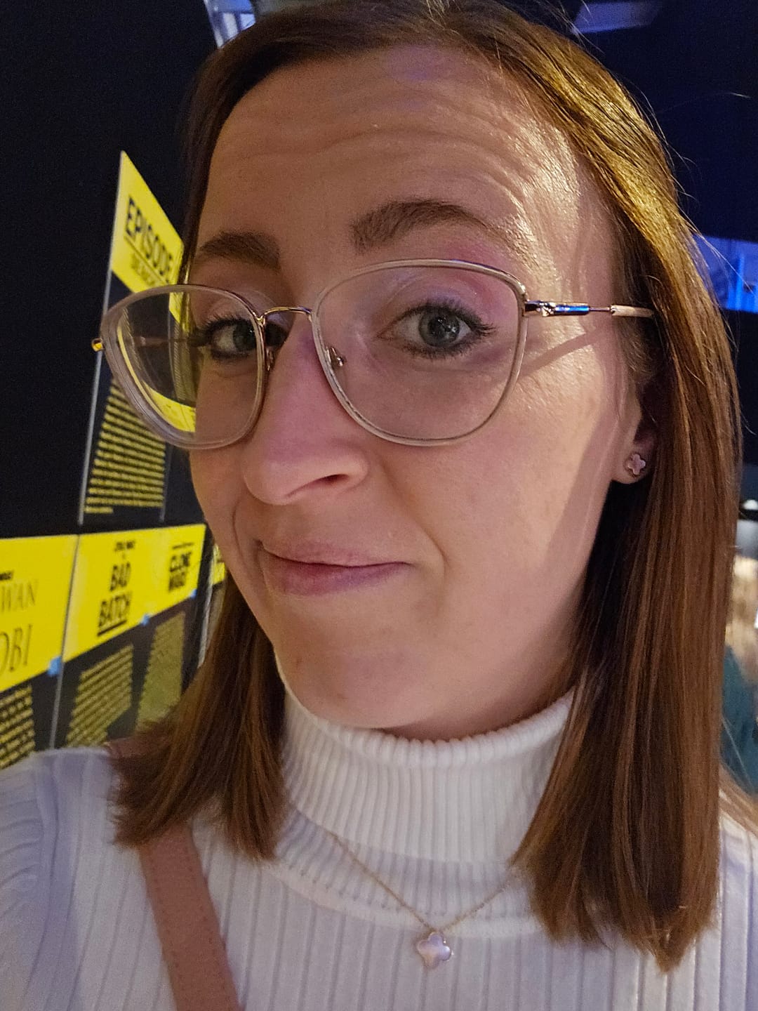 Customer photo review of Rosa Perlmutt Clover Ohrstecker | 18K vergoldet