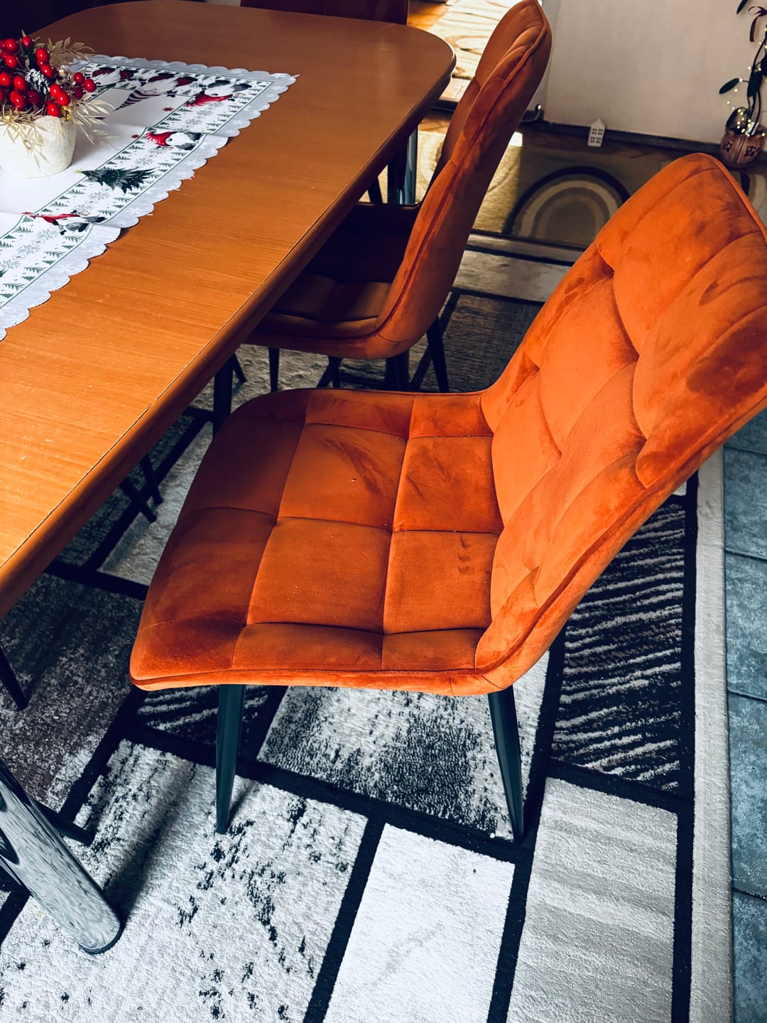 Customer photo review of Scaun CHIC, caramiziu/negru, stofa catifelata/metal, 50x43x88 cm