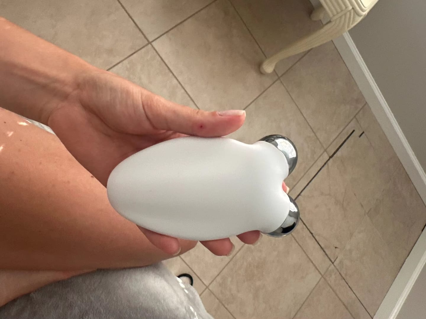 Customer photo review of GlowSculpt EMS Facial Massager - V-Form Lift med mikrostrøm og anti-age effekt
