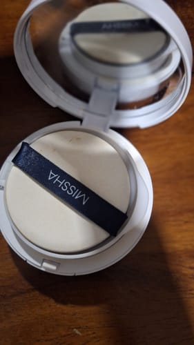 Customer photo review of Magic Cushion Moist Up