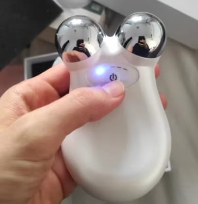 Customer photo review of GlowSculpt EMS Facial Massager - V-Form Lift med mikrostrøm og anti-age effekt
