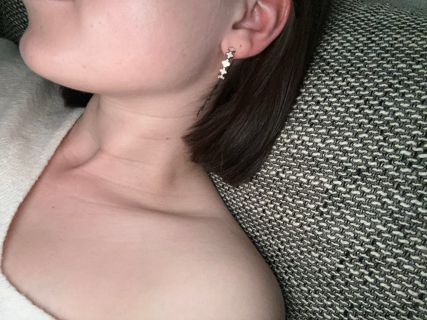 Customer photo review of White Clovers Hoops | 18K vergoldet