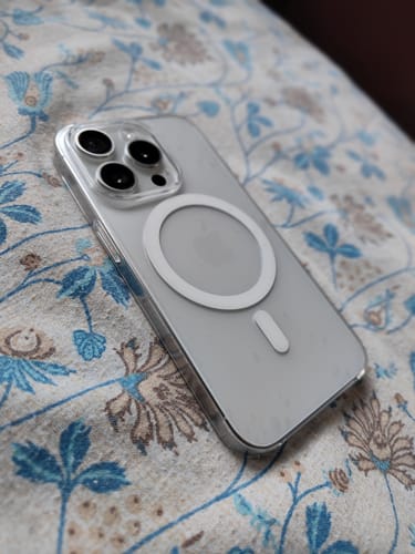 Customer photo review of MagSafe Crystal Clear iPhone Case – Anti-Yellow, Sleek, and Durable