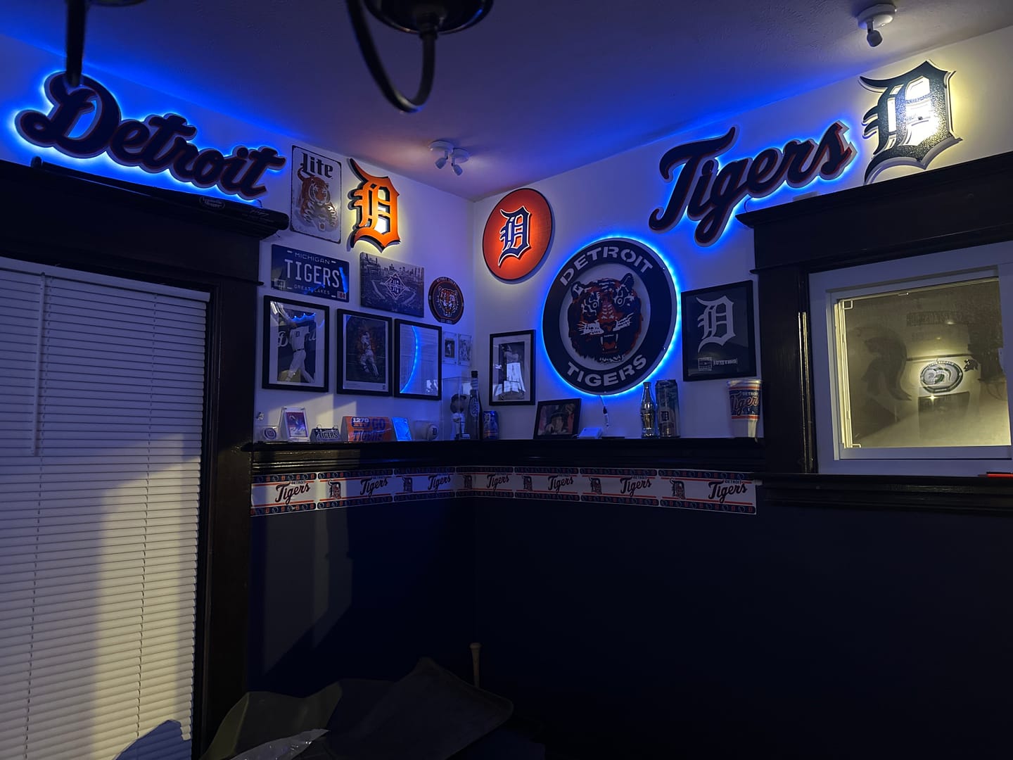 Customer photo review of Detroit Tigers "D" - Orange/Navy 3D Vintage Metal Wall Art