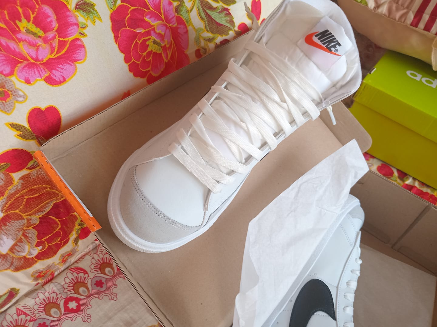 Customer photo review of Tenis Blazer Bota Blanco Negro