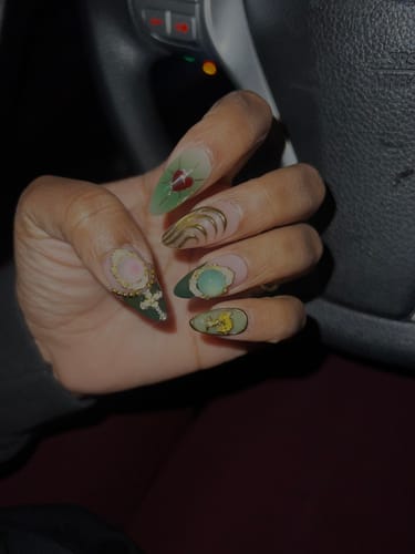 Customer photo review of Green Queen - RTS