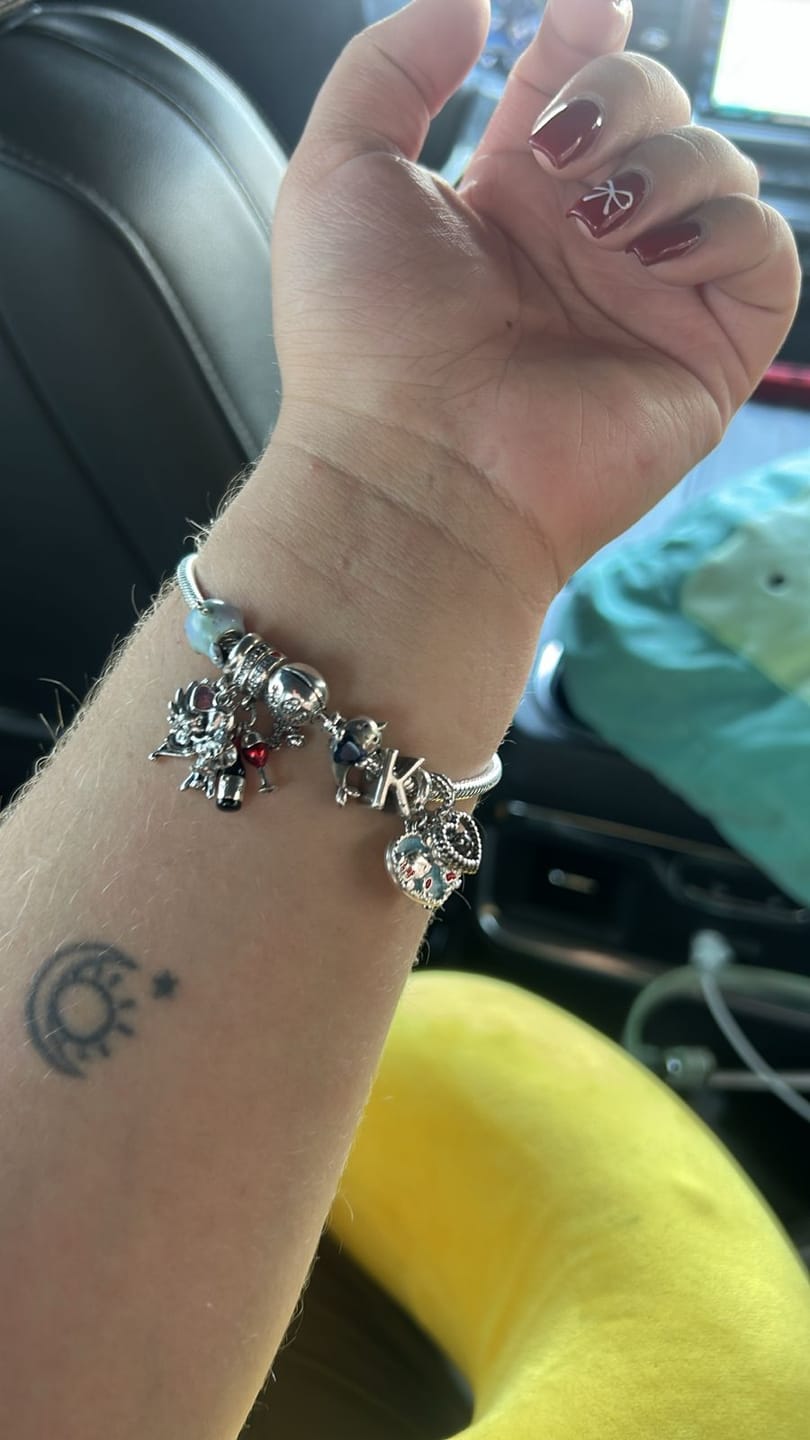 Customer photo review of Pulsera Huella de Perrito Diamantes