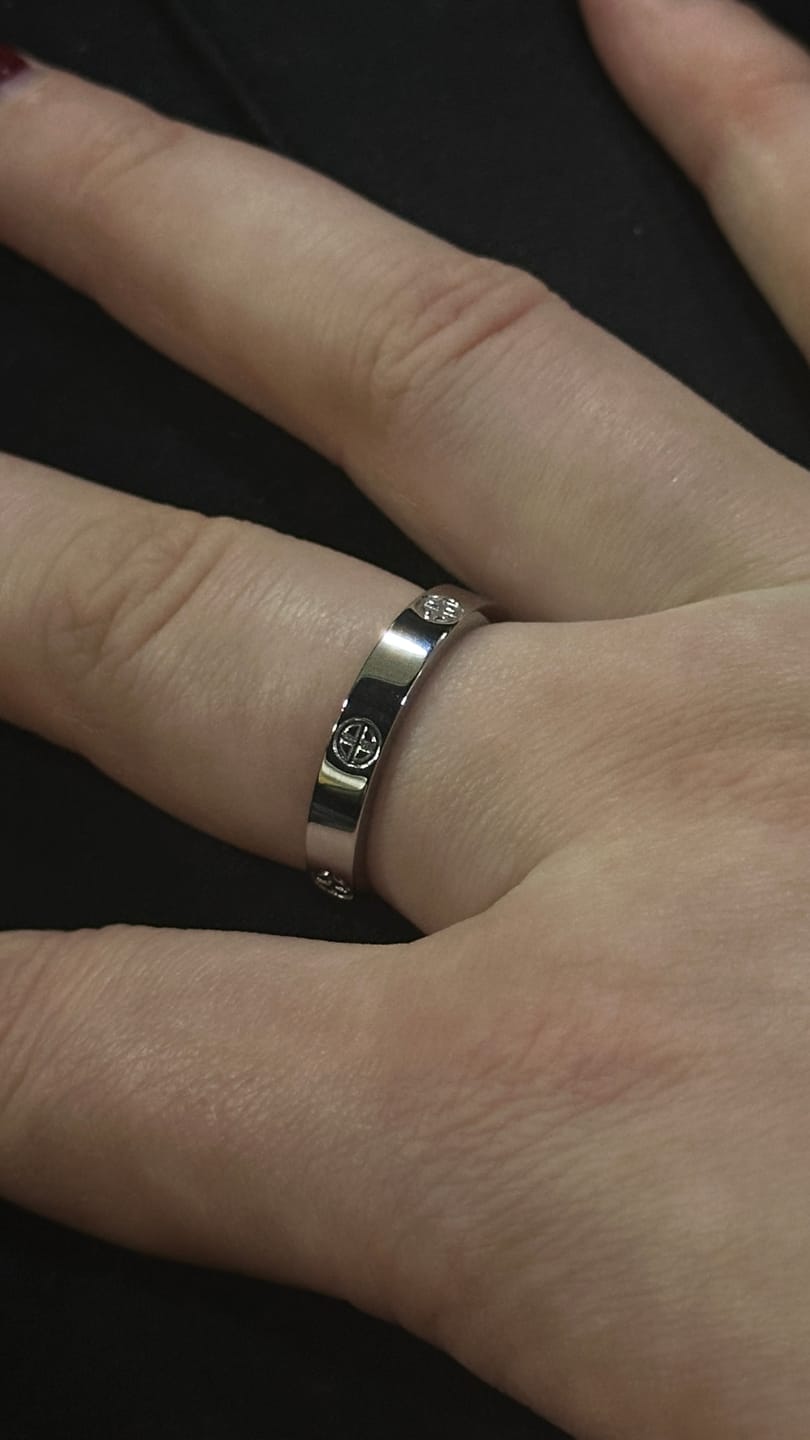 Customer photo review of Crossed Arianna Ring | 18K vergoldet