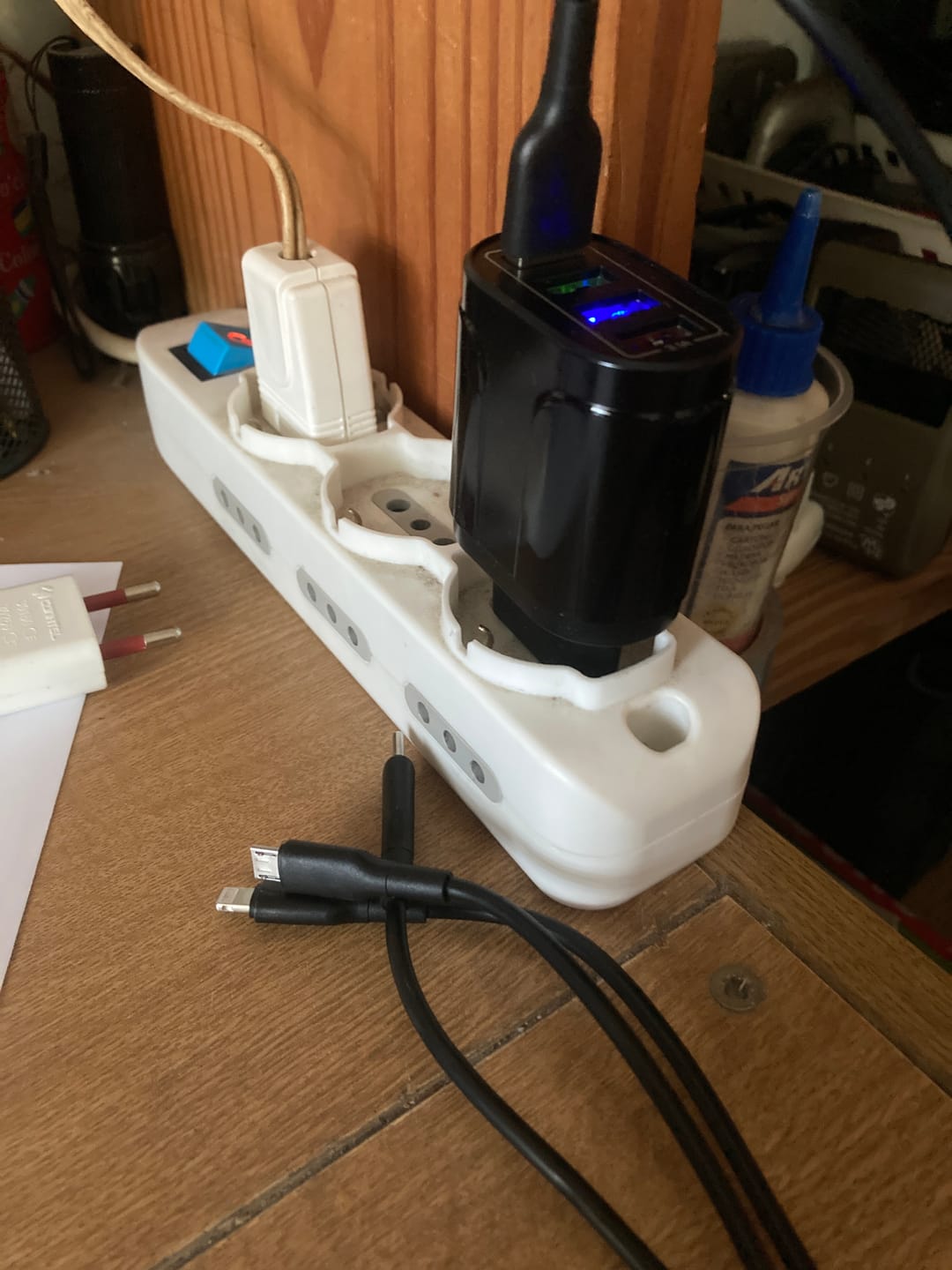 Customer photo review of Cargador de Carga Rapida 3.0 con 4 puertos Negro