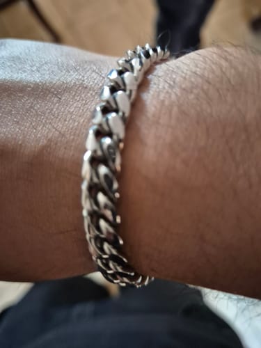Reseña con foto de un cliente sobre Pulsera Cuban 8mm