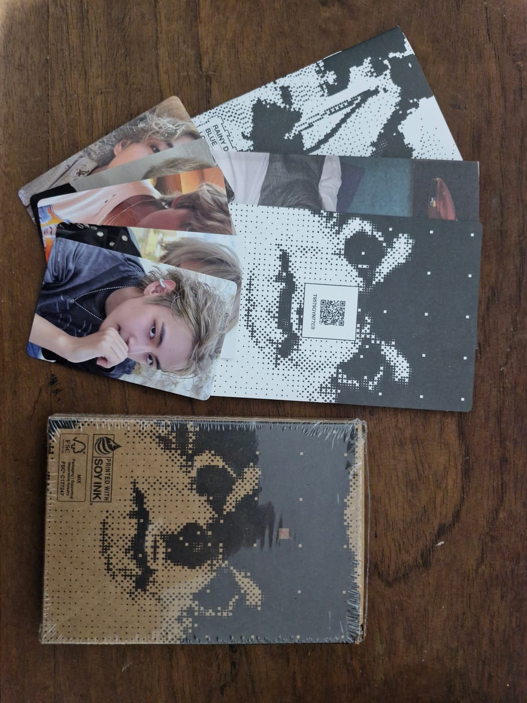 Customer photo review of BTS V - LAYOVER 1ST SOLO ALBUM WEVERSE VER.