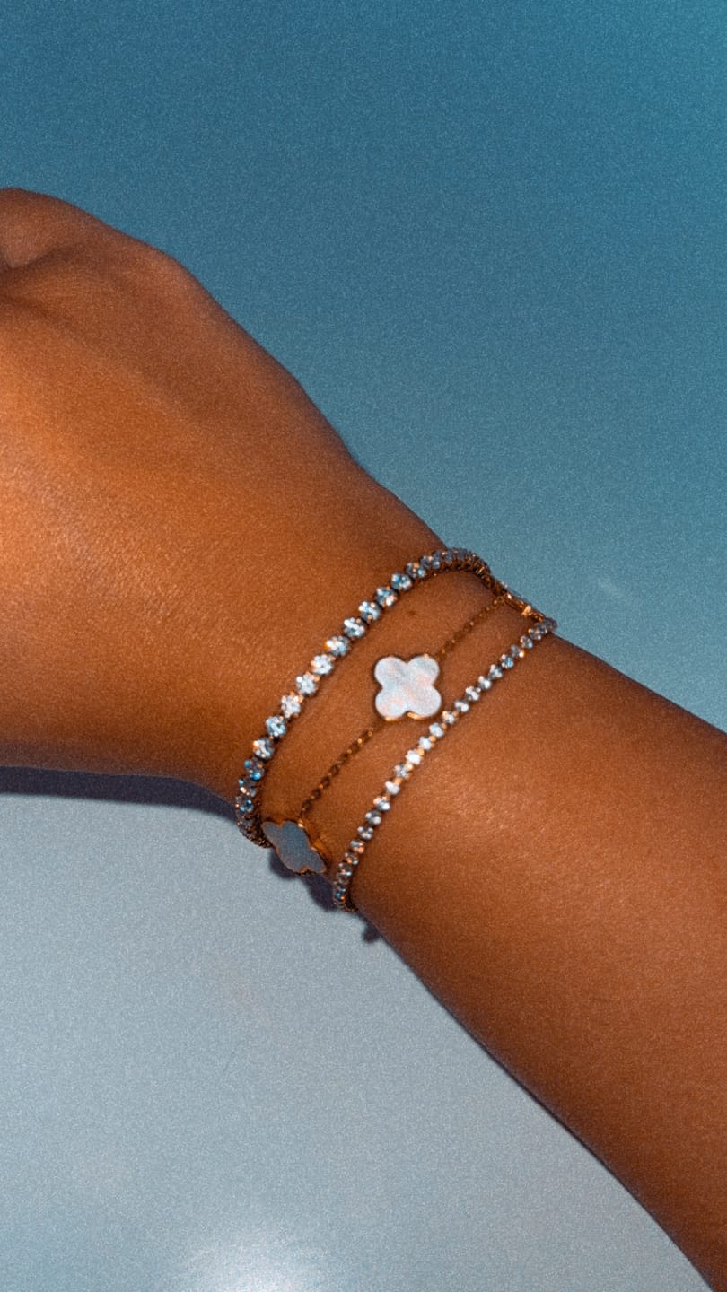 Customer photo review of Clover Perlmutt Armband | 18K vergoldet