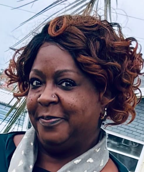 Customer photo review of It's a Wig Nutique BFF Synthetic Hair Glueless HD Lace Front Wig - DARIEL