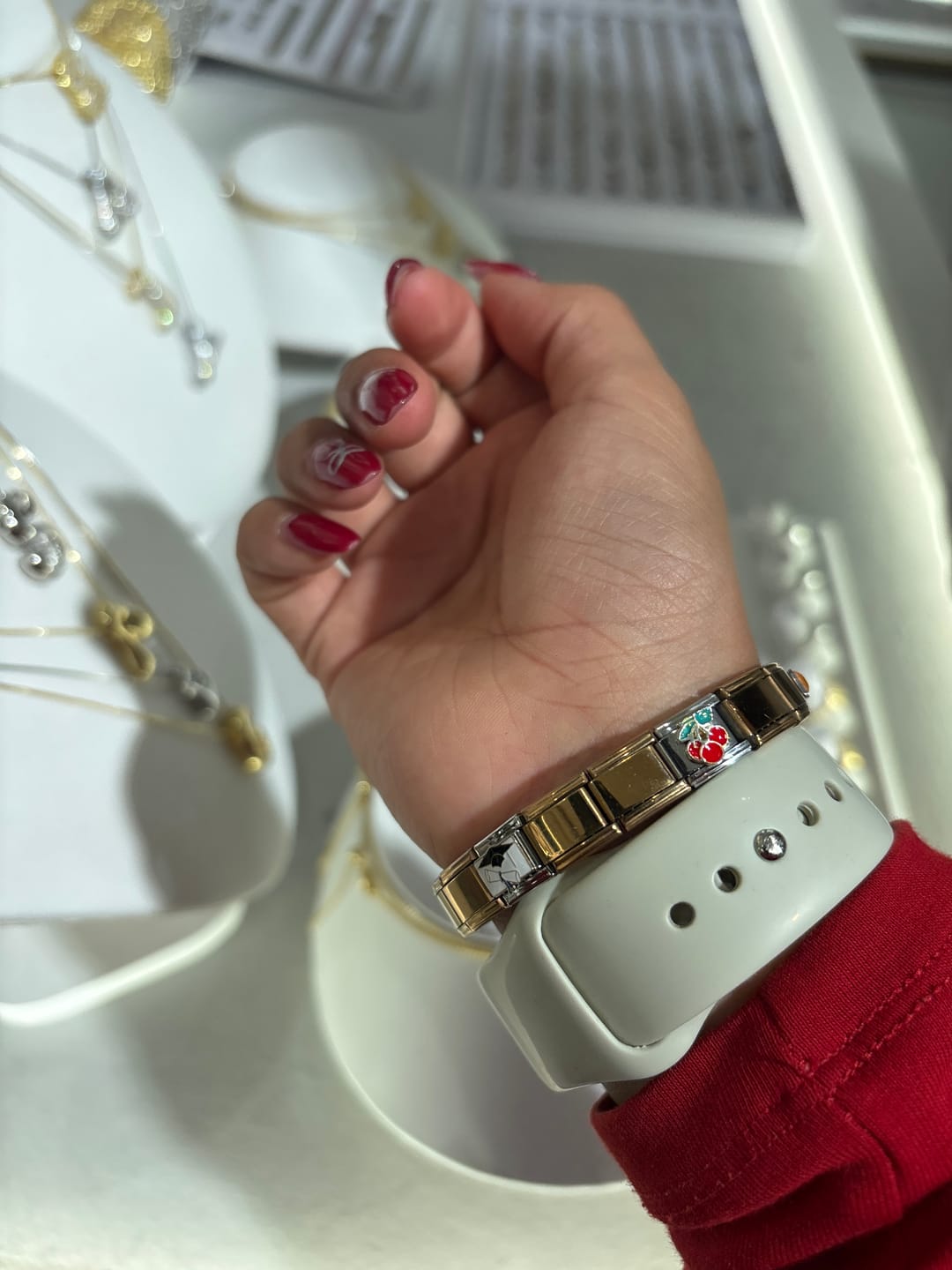 Customer photo review of Pulsera Con Corazones Planchados