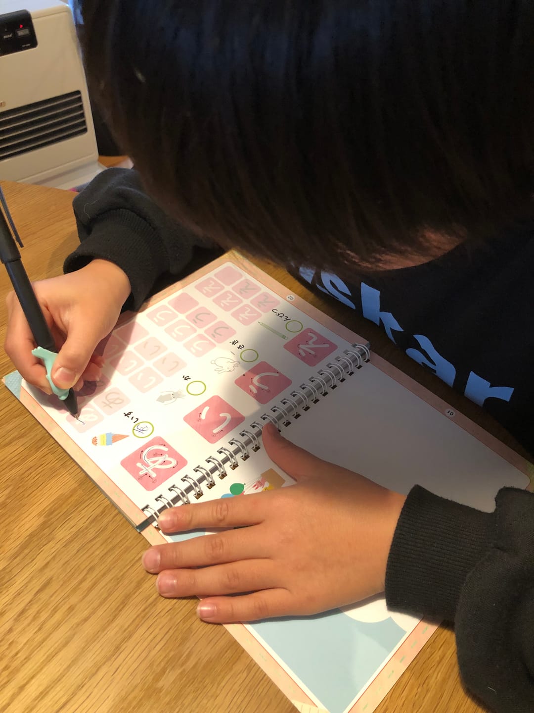 Customer photo review of まほうのドリル専用ペン(替芯5本・矯正グッズ付)