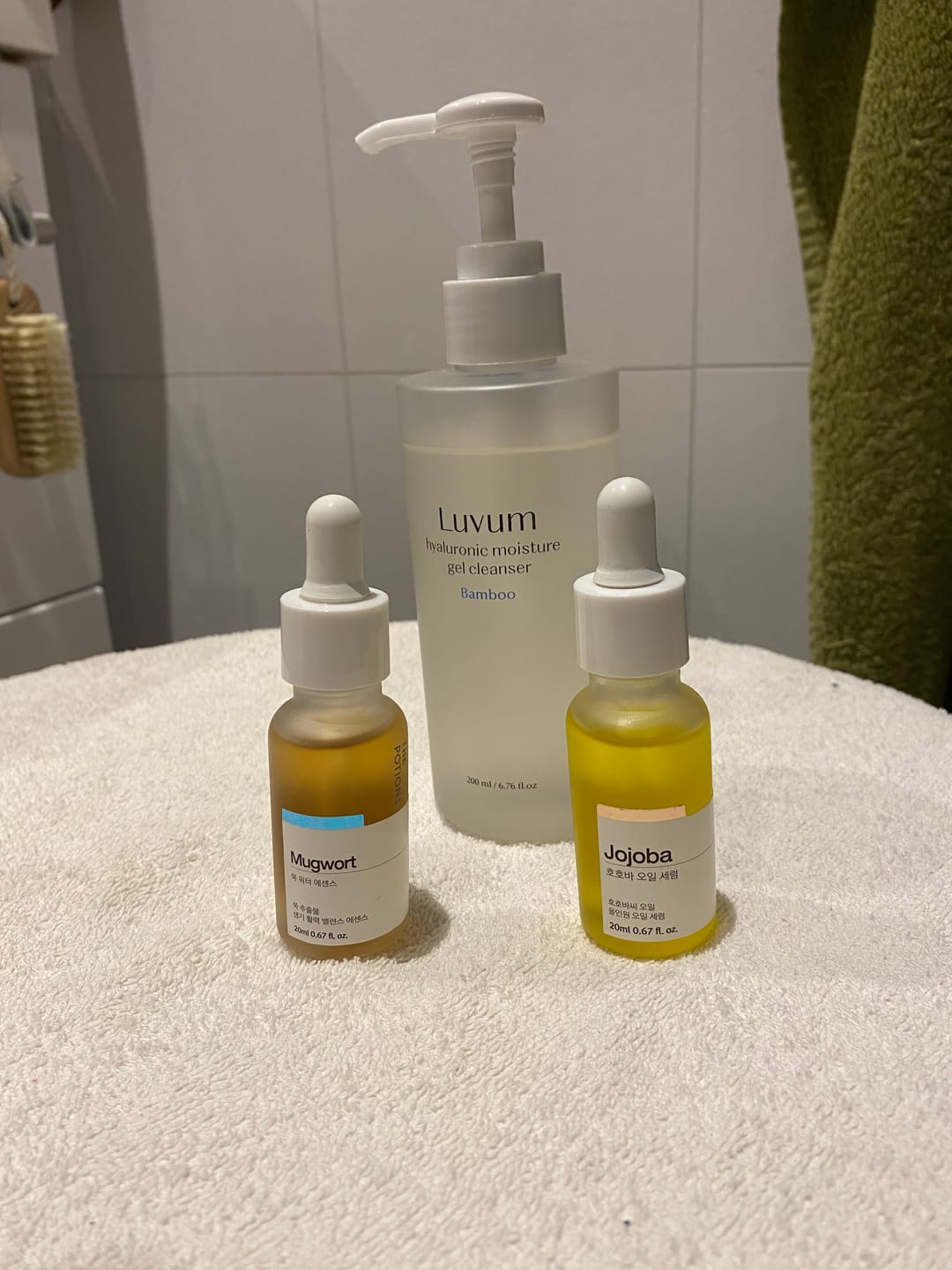 Customer photo review of The Potions Jojoba oil serum 20ml. Minsker porer, gir glød og beroliger sensitiv og irritert hud.