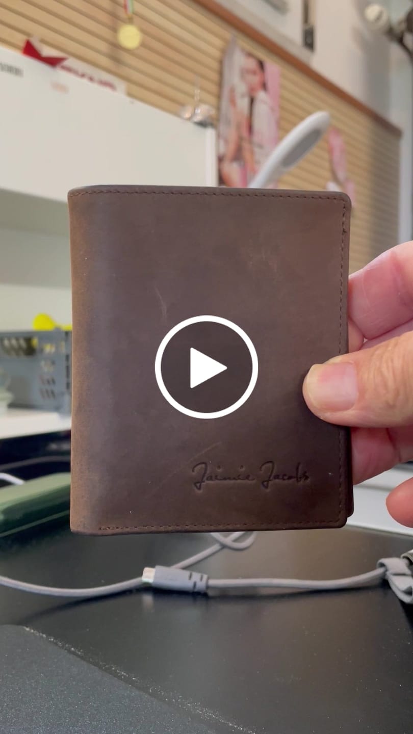 Customer video review of Slimstar - slim wallet with small coin pocket