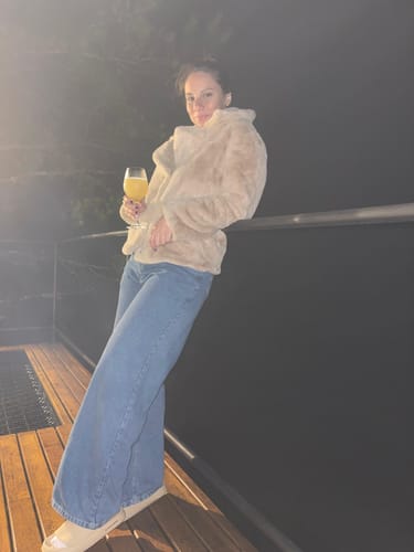 Emmily B. review of Calça Jeans Wide Leg Buriti Azul Médio image 1 out of 2