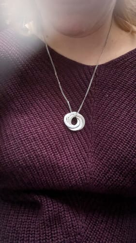 Customer photo review of Kette mit personalisierten Namenskreisen