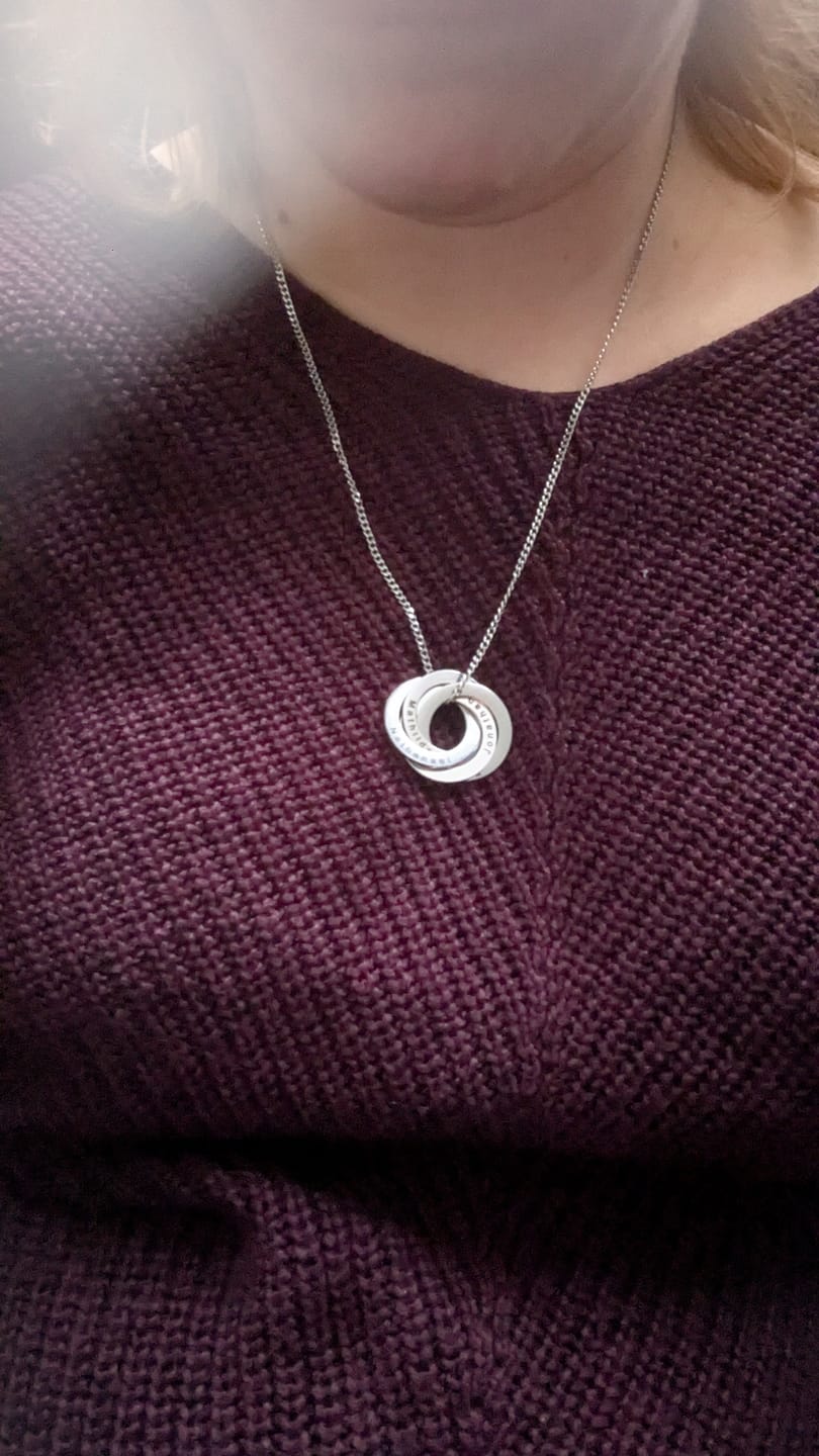 Customer photo review of Kette mit personalisierten Namenskreisen