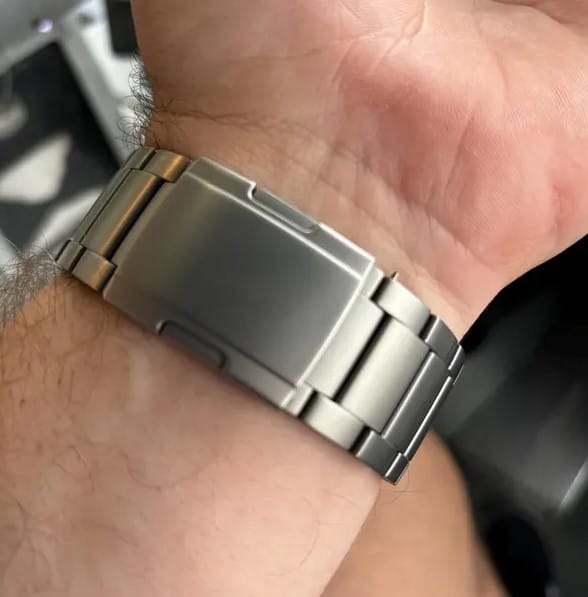 Customer photo review of Titanium Steel Strap for Apple Watch