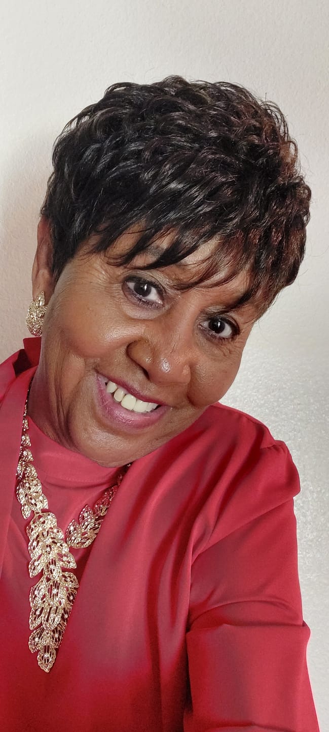 Customer photo review of Bobbi Boss Wig M171 PURE SWEET