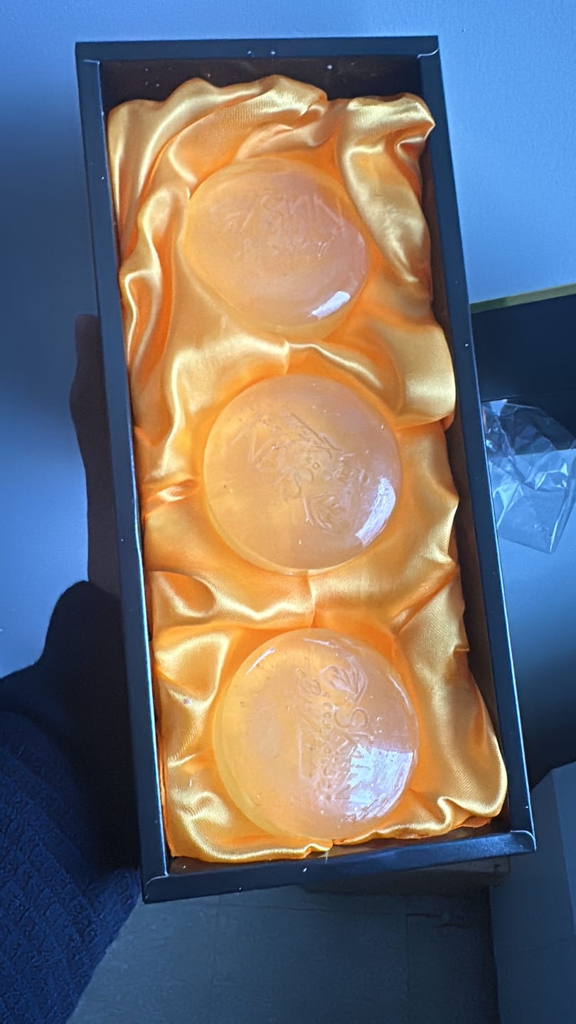 Customer photo review of 24 Kt. Gold Skin Brightening Beauty Bar 100 g + 1 Savon Offert
