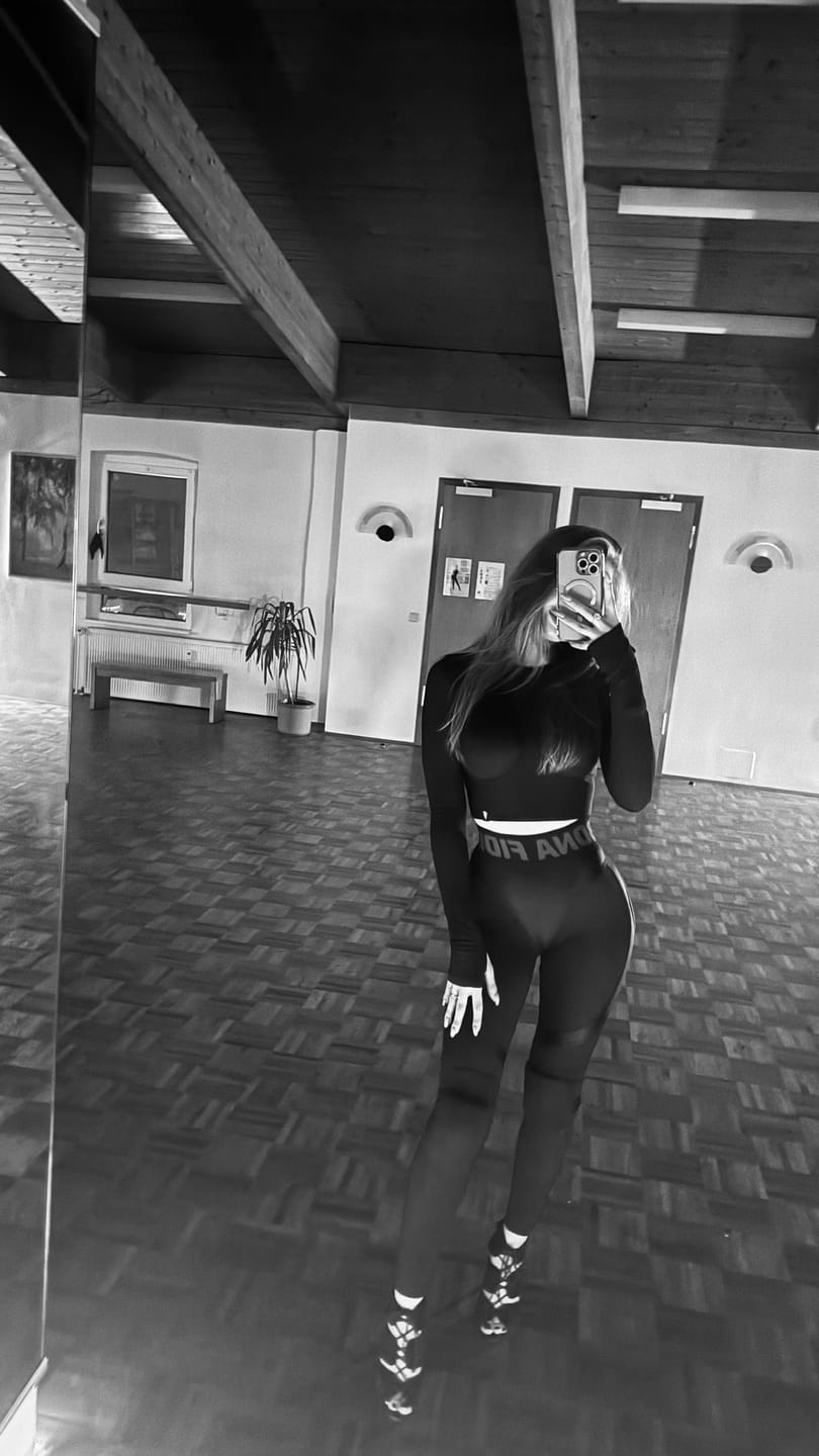 Customer photo review of Workout Top Extra Sex Black