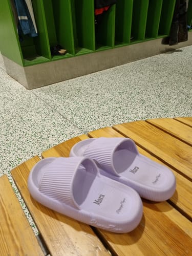 Customer photo review of HappyFlops Kids