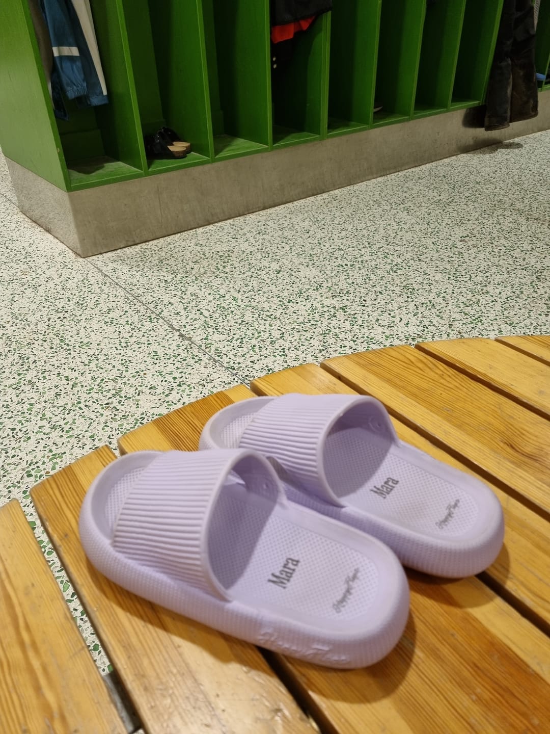 Customer photo review of HappyFlops Kids