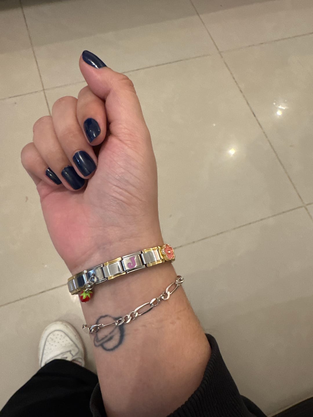Customer photo review of Charm Inicial Lila