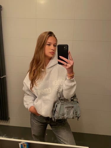 Customer photo review of GATED COMMUNITY HOODIE LIGHT GREY