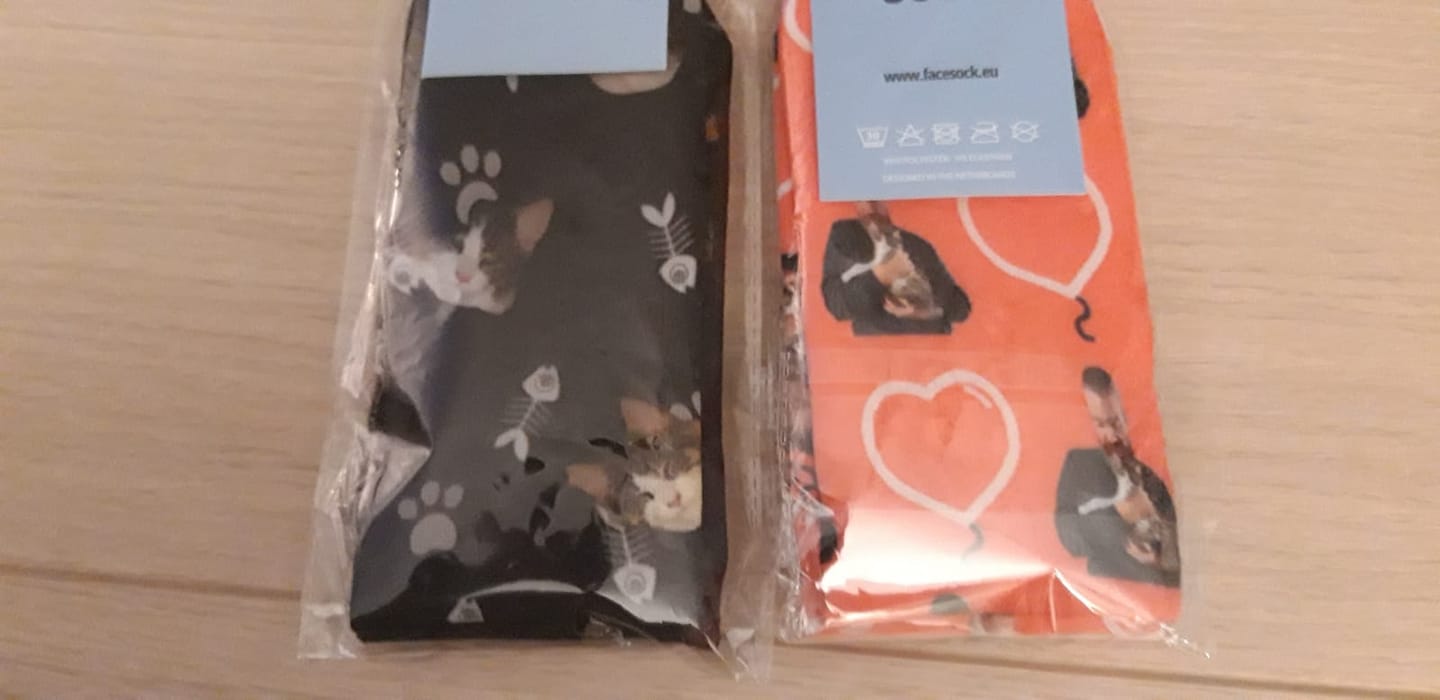 Customer photo review of FaceSock® | Custom Love Sokken Met Foto