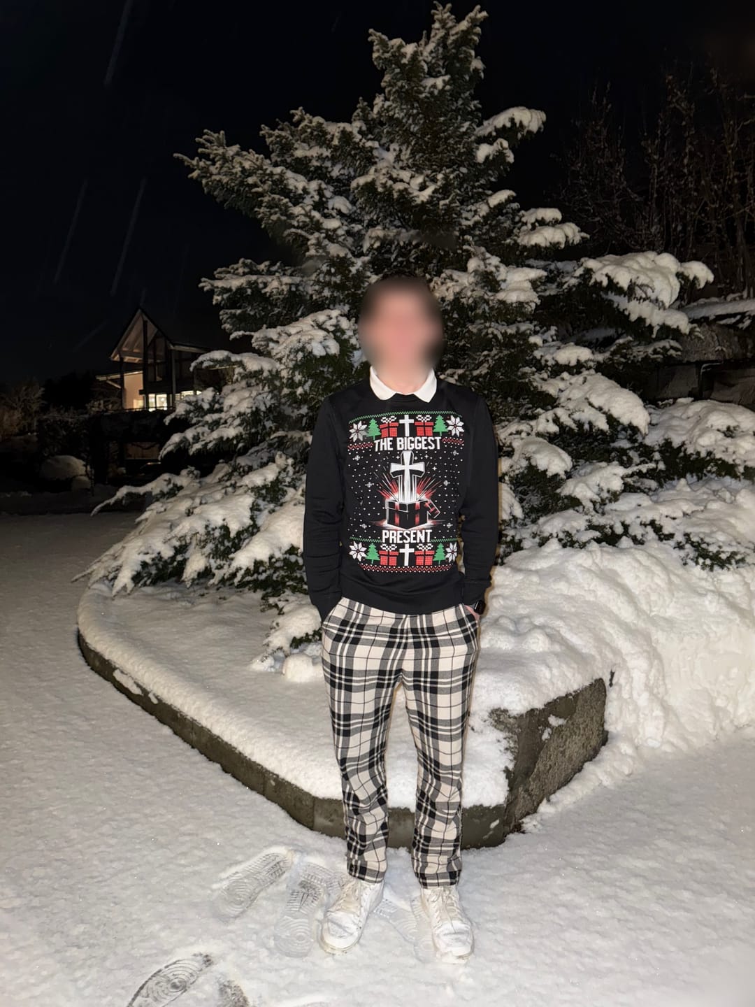 Customer photo review of SWEATSHIRT - THE BIGGEST PRESENT / FRONTPRINT