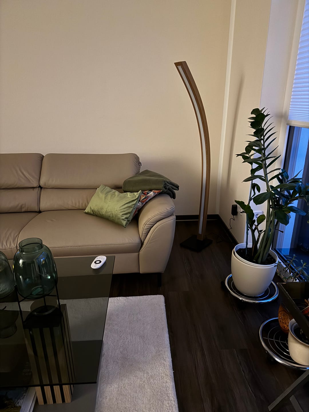 Customer photo review of Designer Stehlampe aus Eichenholz, LED-Leuchte geschwungen - Solara
