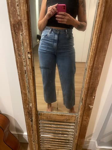 Isabela L. review of Calça Jeans Reta Araçá Azul Médio image 1 out of 1