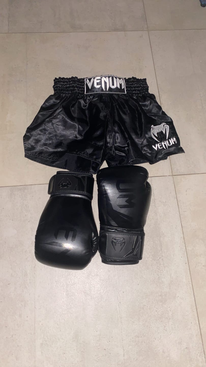 Customer photo review of Venum Kickboks Broekje Classic - Zwart/Wit