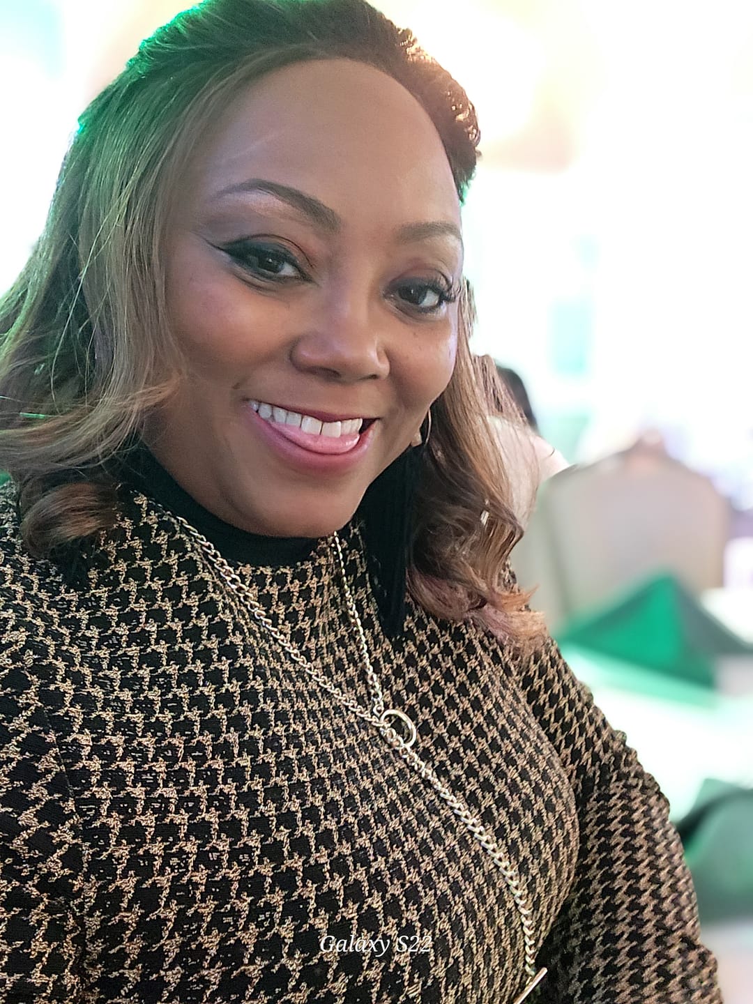 Customer photo review of Outre Airtied Glueless Human Hair Blend 13x6 HD Lace Front Wig - HHB-LOOSE DEEP 12"