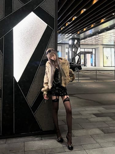 Customer photo review of WARDEN EDGE Faux Fur Jacket with Suede and PU Leather Accents