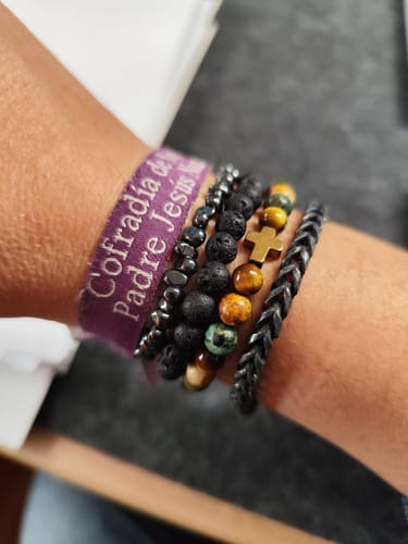 Customer photo review of Pulsera Triple con cruz