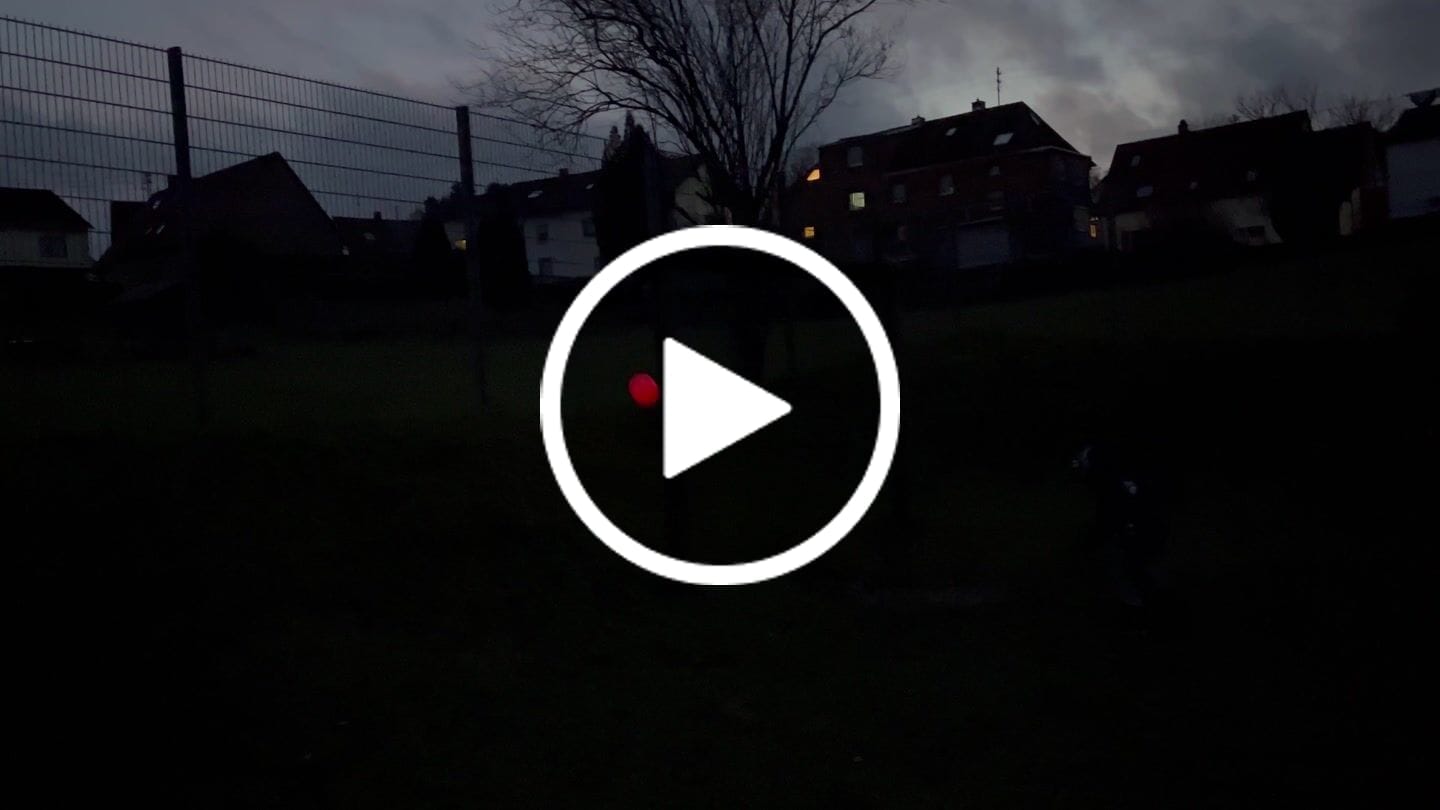 Opinión en vídeo de un cliente sobre el balón de fútbol luminoso LedsMove™