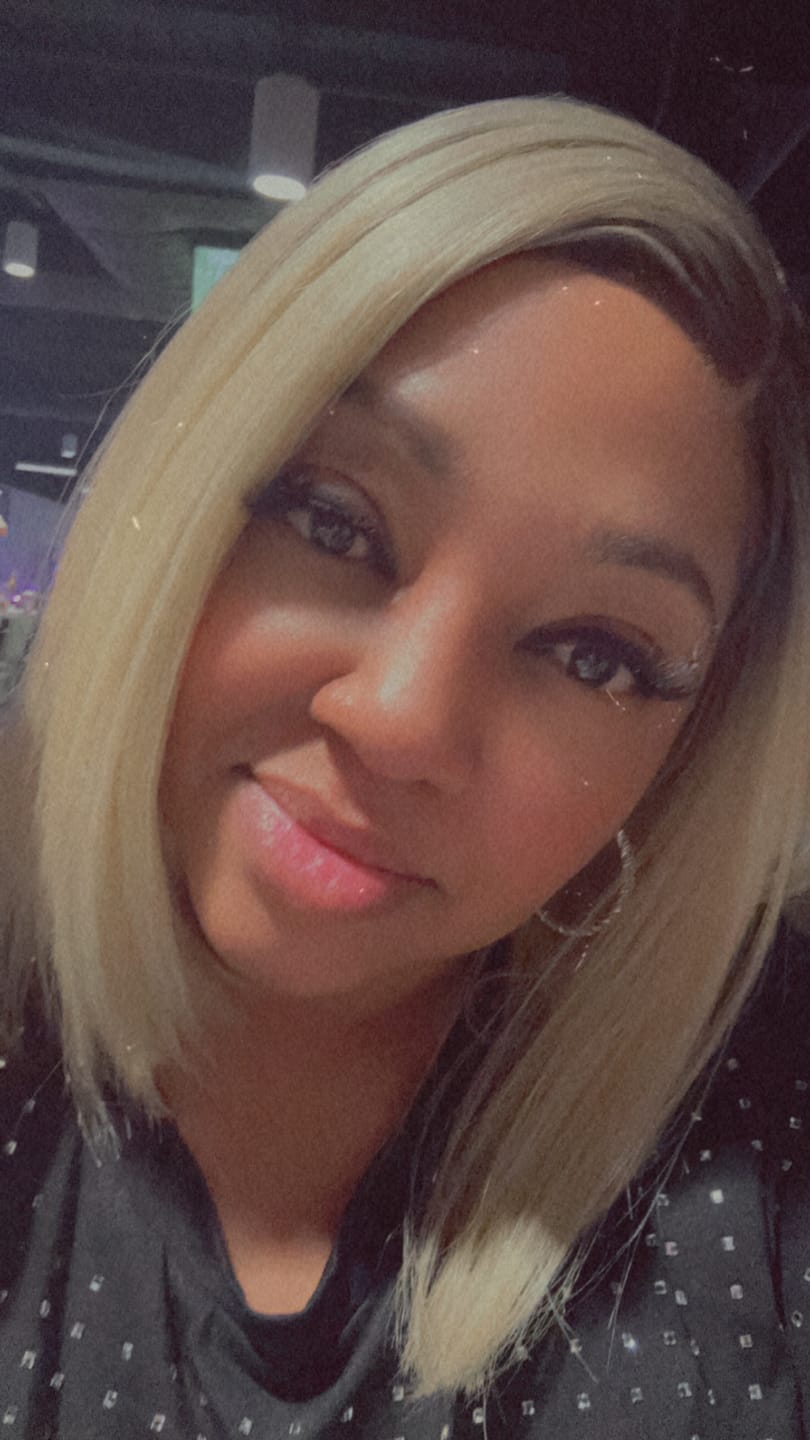 Customer photo review of Outre Synthetic LACE FRONT WIG - PERFECT HAIR LINE 13X4 - JENISSE