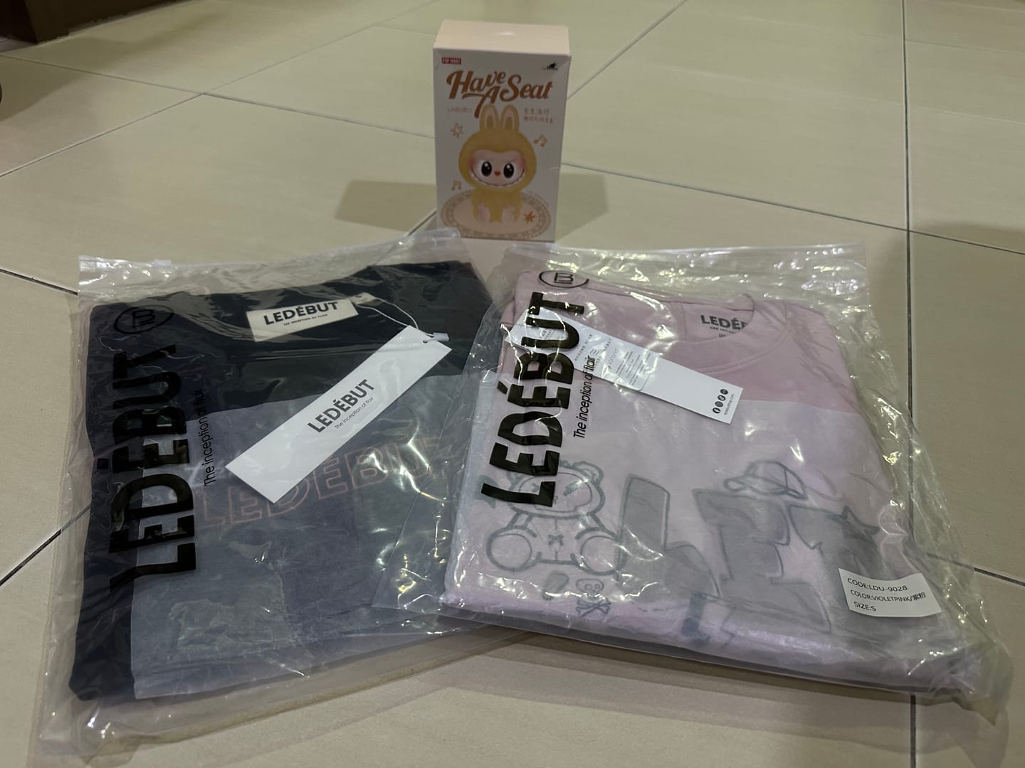 Customer photo review of Unisex LEB Front Pearl Print Oversized Tee