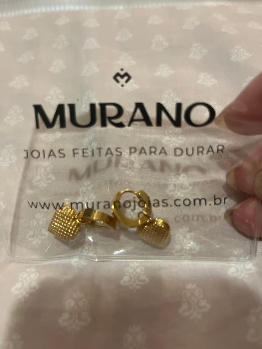 Customer photo review of Brinco Argolinha Love Banhado em Ouro 18K