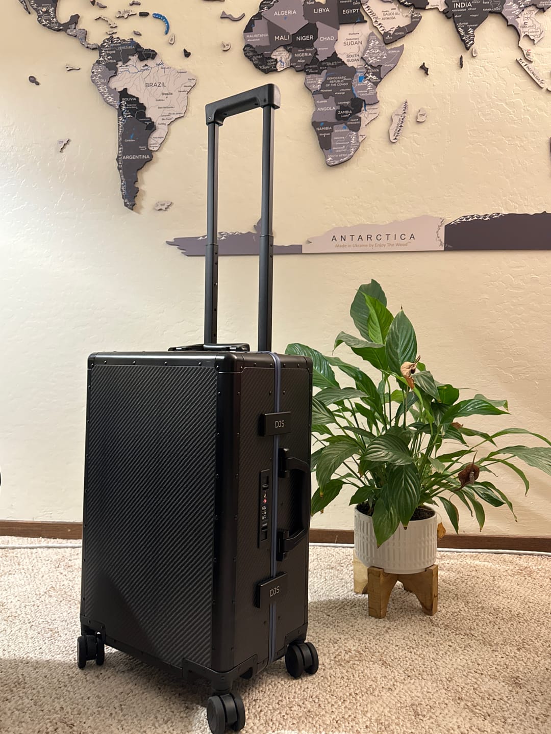 Customer photo review of Carbon X 2.0 Carbon Fiber Suitcase Black