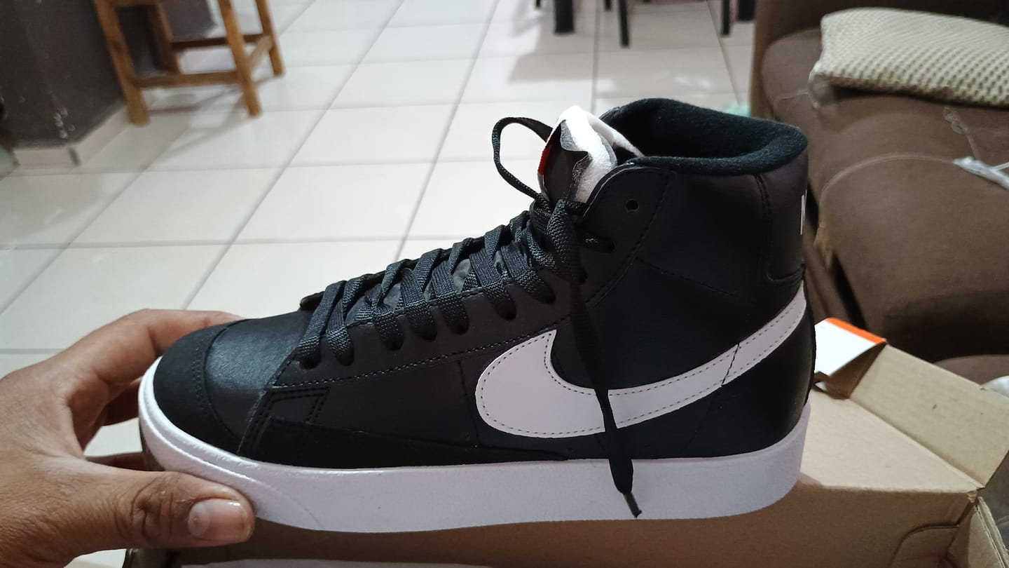 Customer photo review of Tenis Blazer Bota Negro Blanco