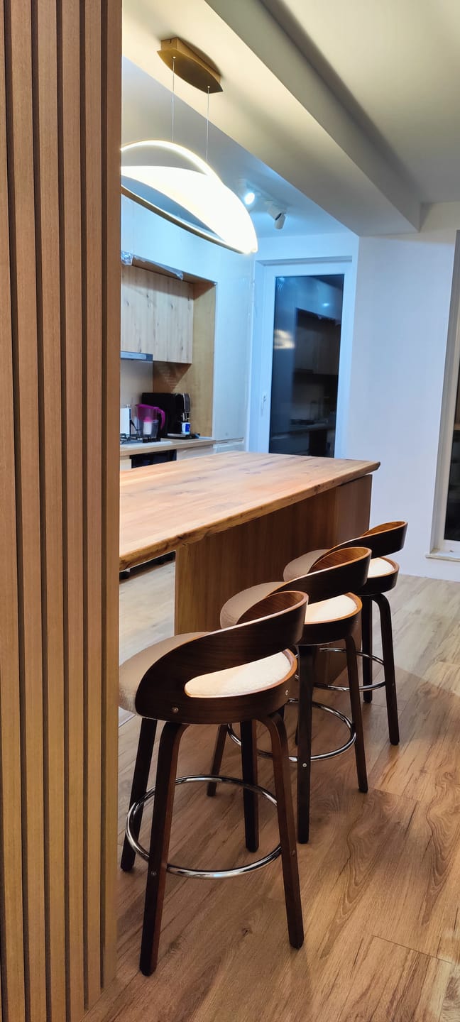 Customer photo review of Scaun bar H110, crem/nuc, stofa bucle/otel, 47x43x84 cm