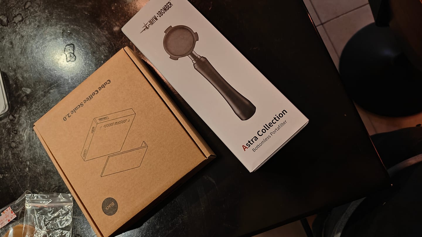 Customer photo review of MHW-3BOMBER Espresso Scale Cube Coffee Scale 2.0